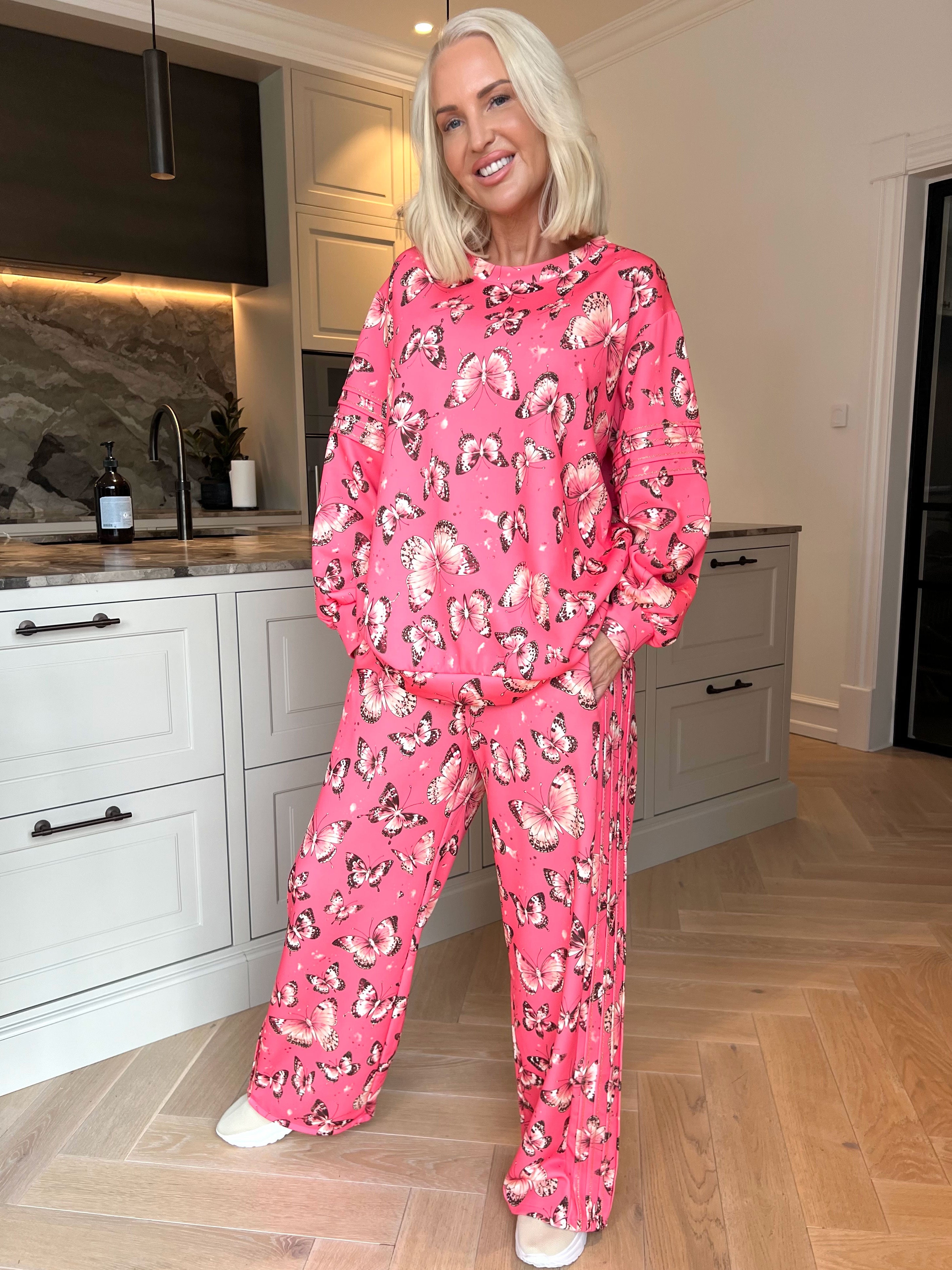 Dream Butterfly - Plus size joggingsæt i viskose med sommerfugleprint og ribkanter